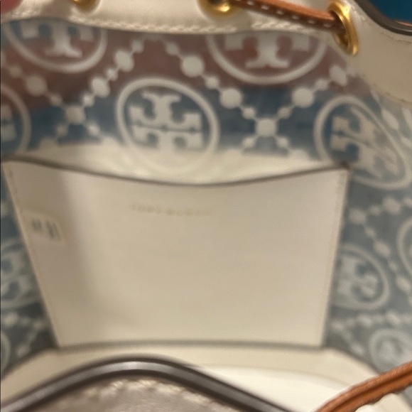 Tory Burch White Logo Drawstring Bucket Shoulder Bag with Brown Handle. - Picture 3 of 6
